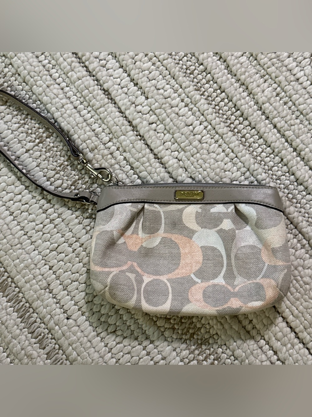Coach Signature Logo Zip Wristlet Pouch Beige Gray Pink Silver Lined Pockets